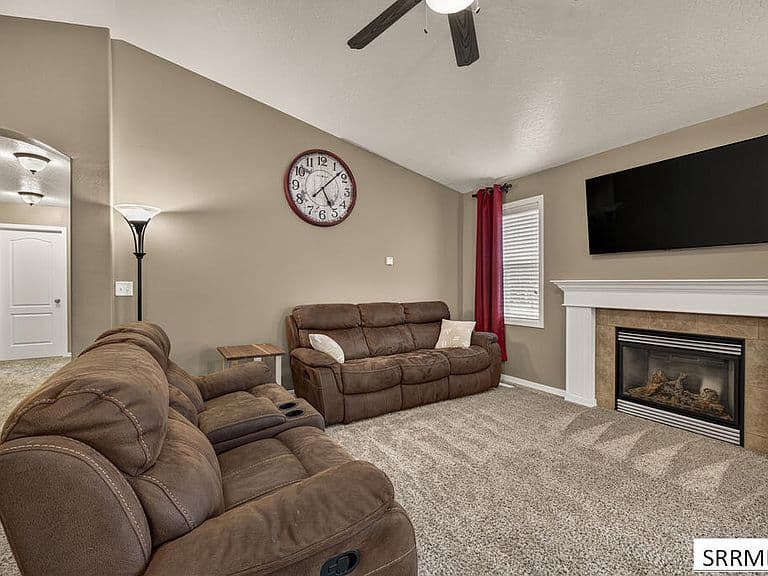 2710 Doris Cir photo 5
