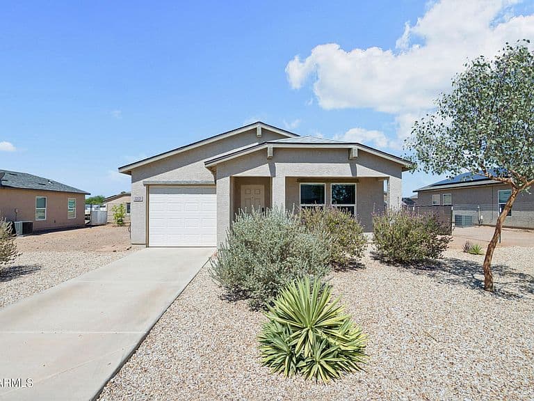 32020 N REDDING Street photo 1
