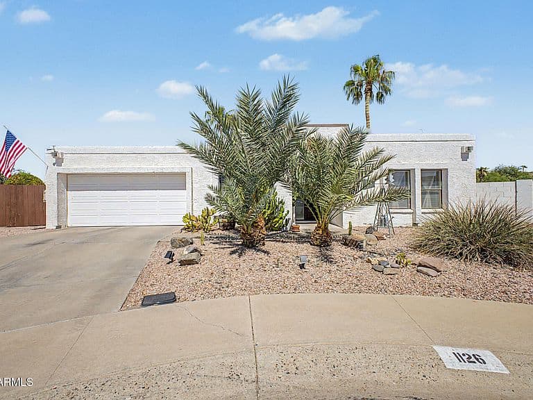 1126 E VILLA MARIA Drive photo 1