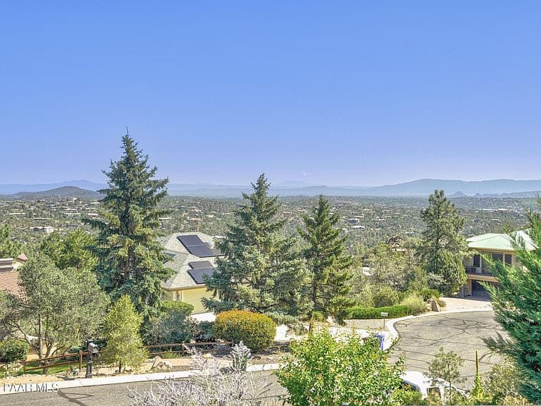 115 Rockcliff Ln photo 3