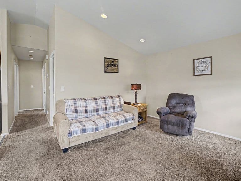 766 Pintail Rd photo 4