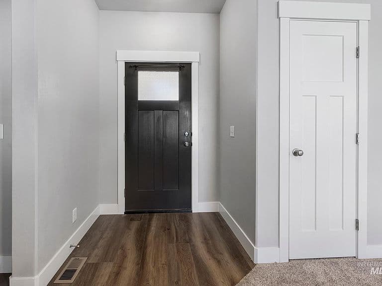 2448 Raven Ave photo 4