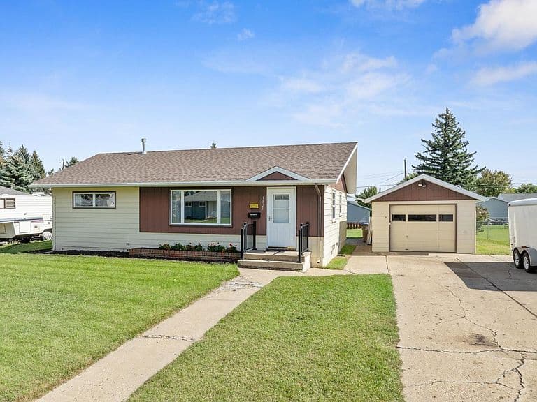 1825 5th St SW photo 1