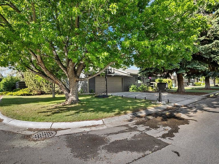 1497 Otter Rd photo 4