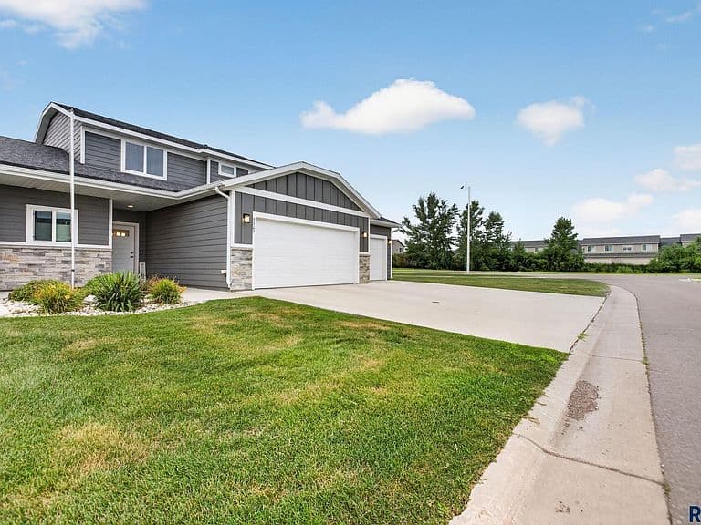 9309 W Ark Pl photo 2