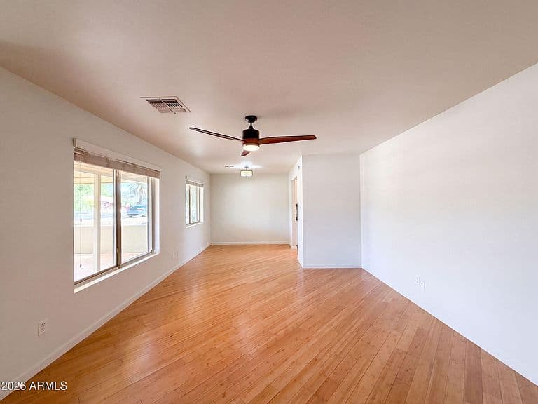 909 W MISSOURI Avenue photo 3