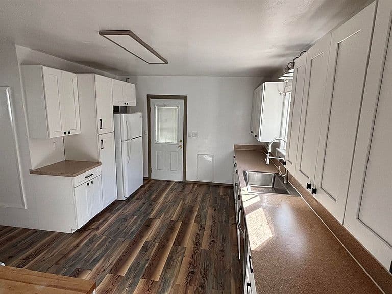 427 N Bernard St photo 3