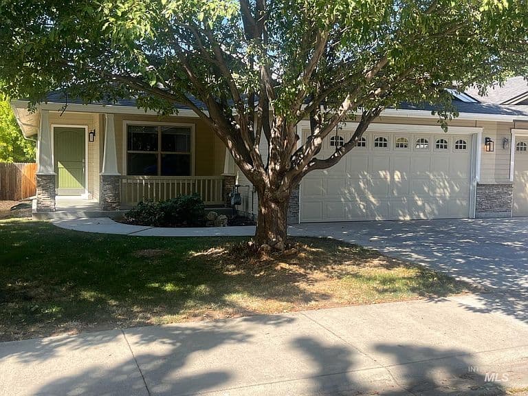 9702 Amity photo 2
