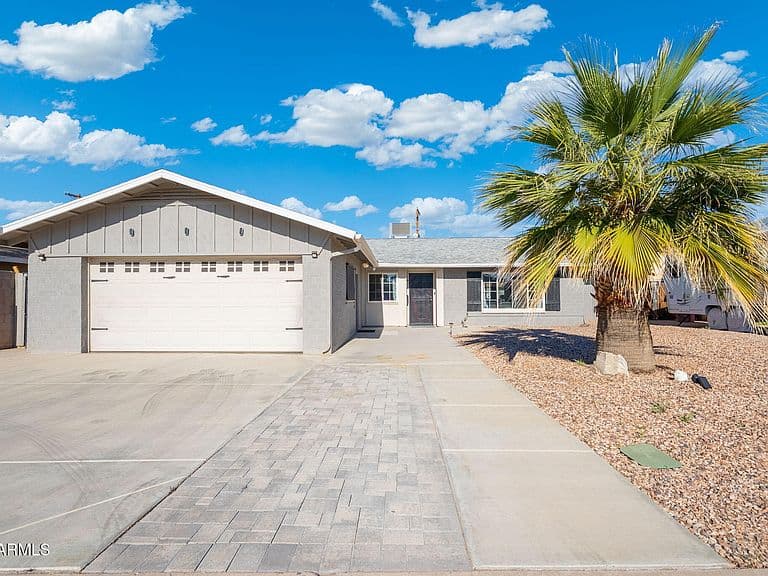 8714 E PLAZA Avenue photo 2
