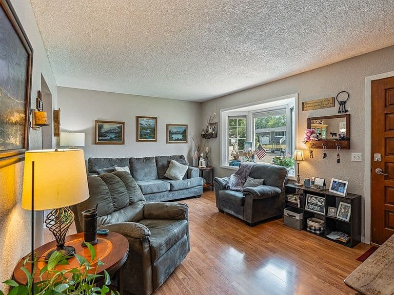 303 Nubias Pl photo 5