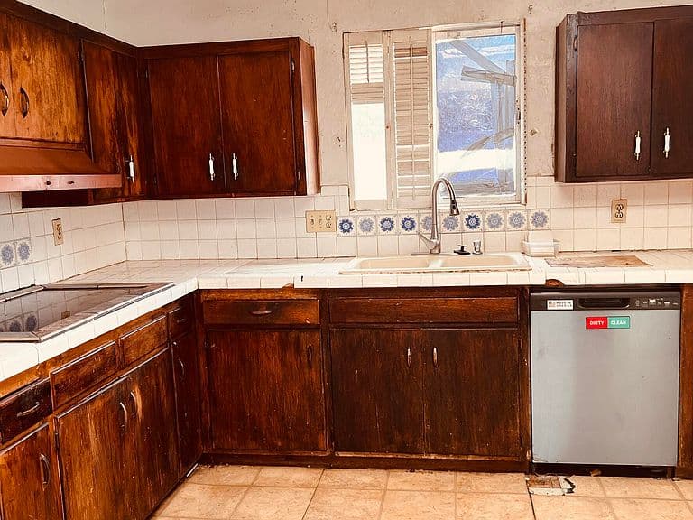 2050 W Amy Dr photo 2