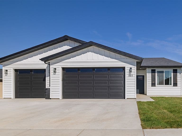 221 Stirling Loop photo 1