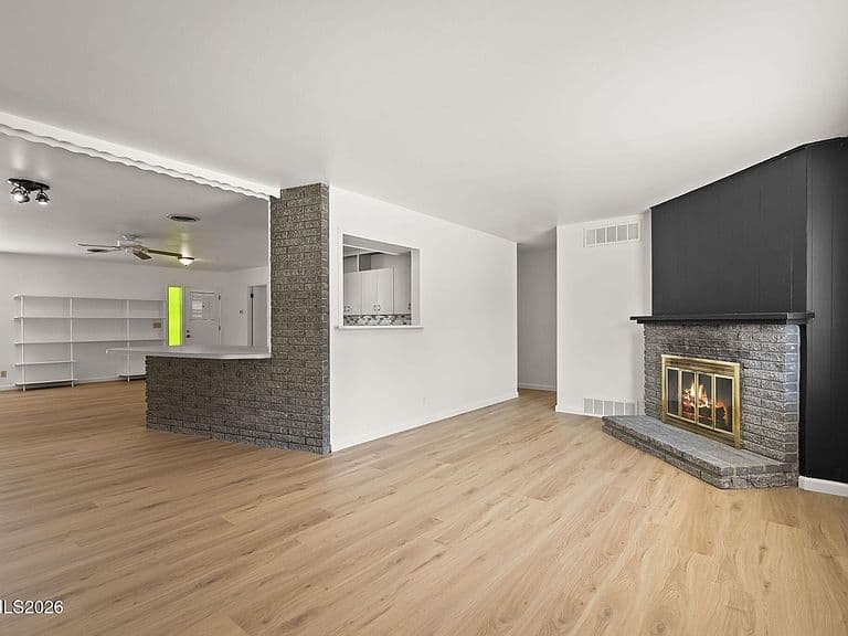 1180 Vance Way photo 2
