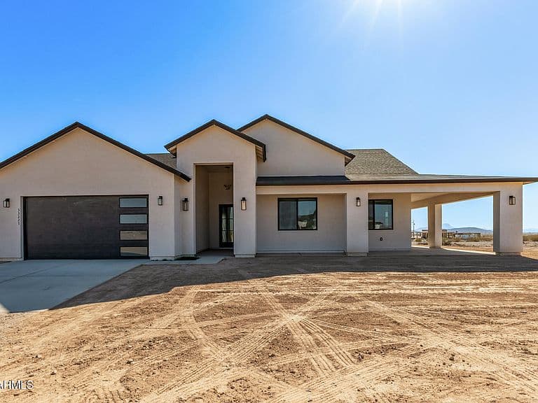 33227 W SUNLAND Avenue photo 1