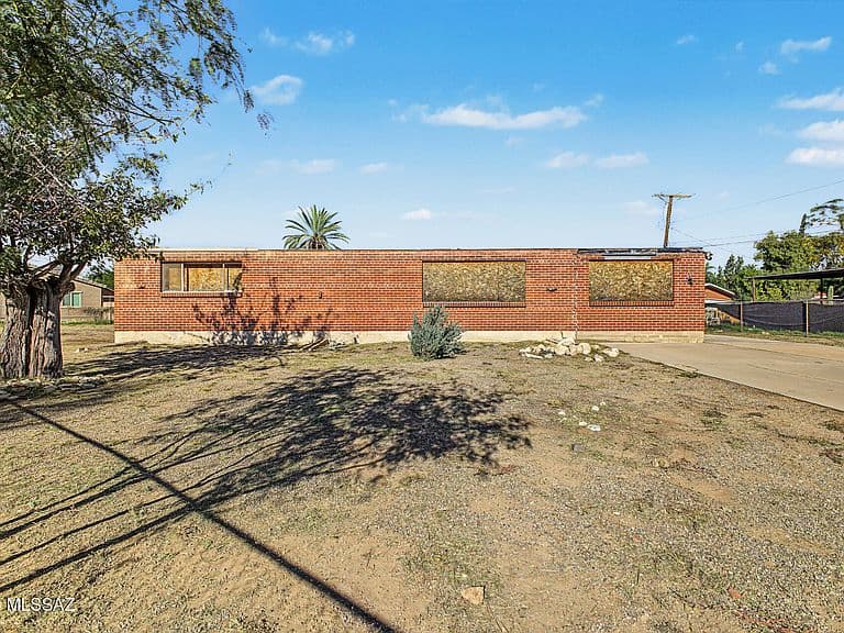 3553 E Frankfort Stra photo 1