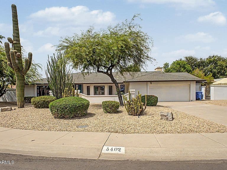 5402 E LAUREL Lane photo 1