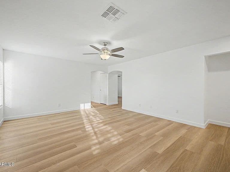 12417 N EL FRIO Street photo 5