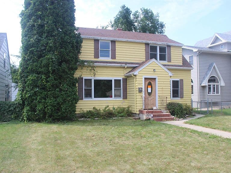 1017 N Main St photo 4