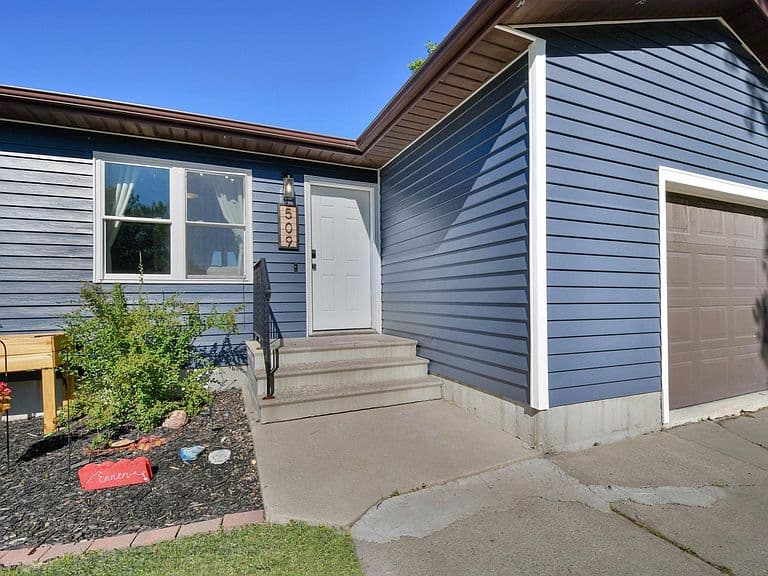 509 4th St E photo 2