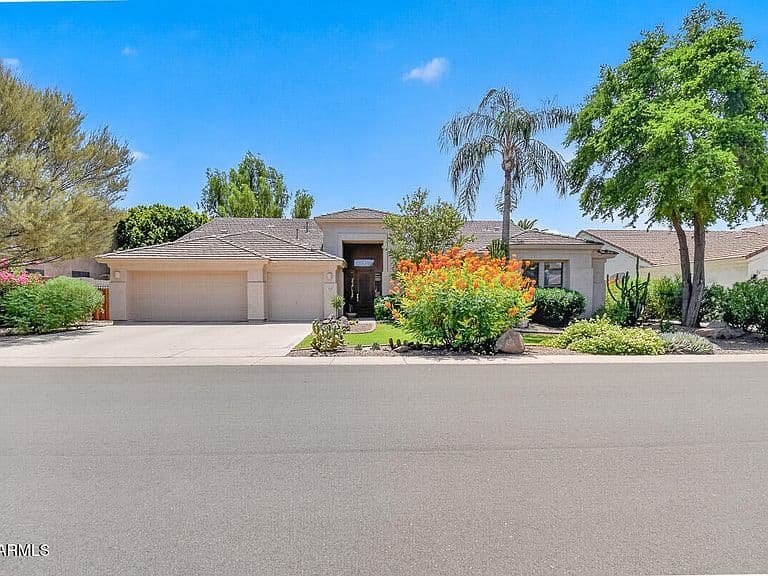 1047 W ARMSTRONG Way photo 1