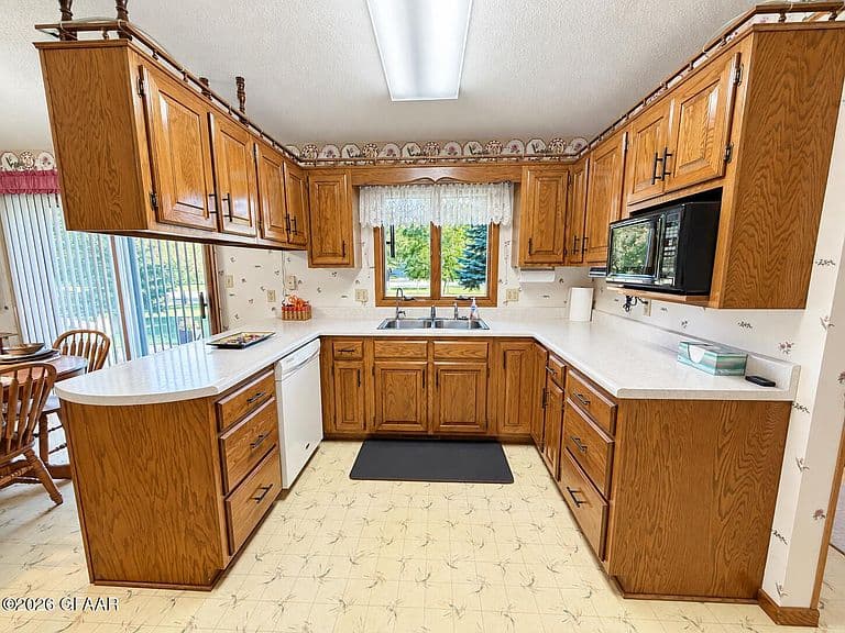140 Riverside Dr photo 5
