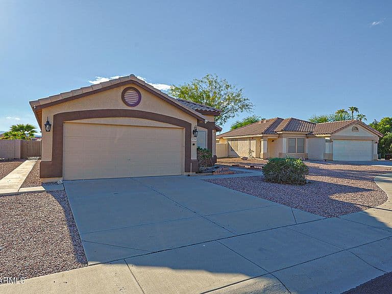 16542 N NAEGEL Drive photo 3