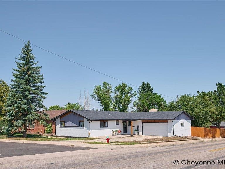 600 Harmony Ln photo 1