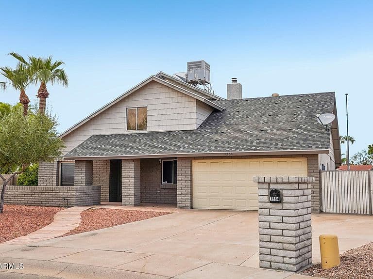 1564 W IRISADO Circle photo 2