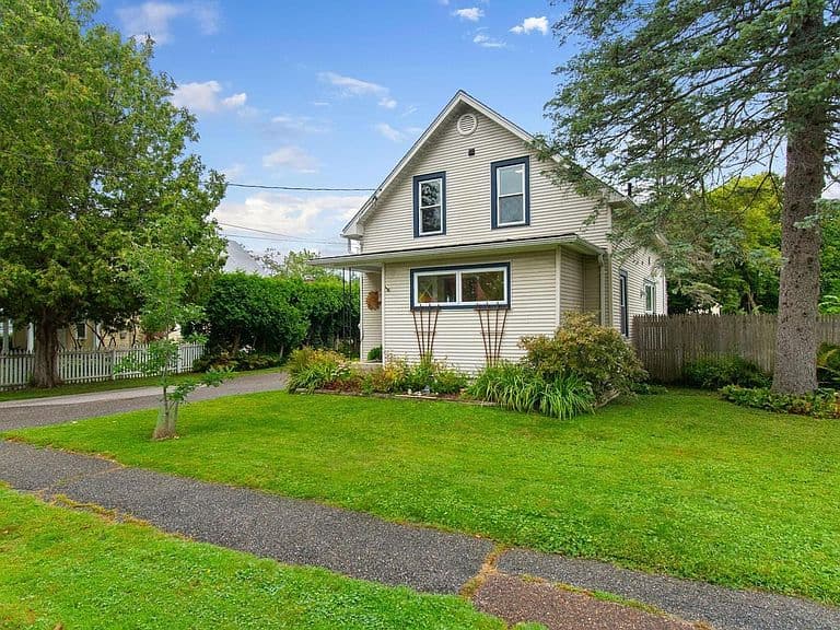 48 Pleasant Street photo 1