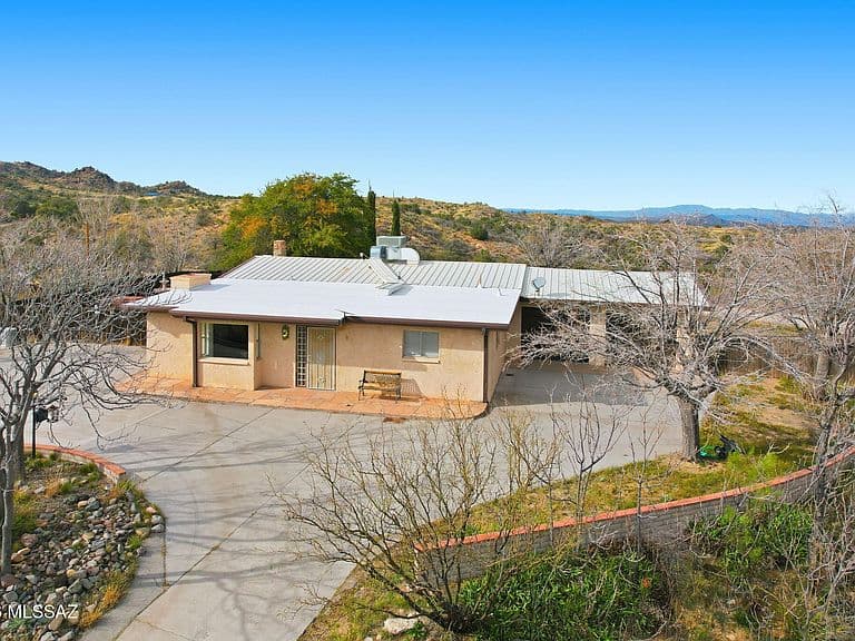 3890 E Defiance St photo 2