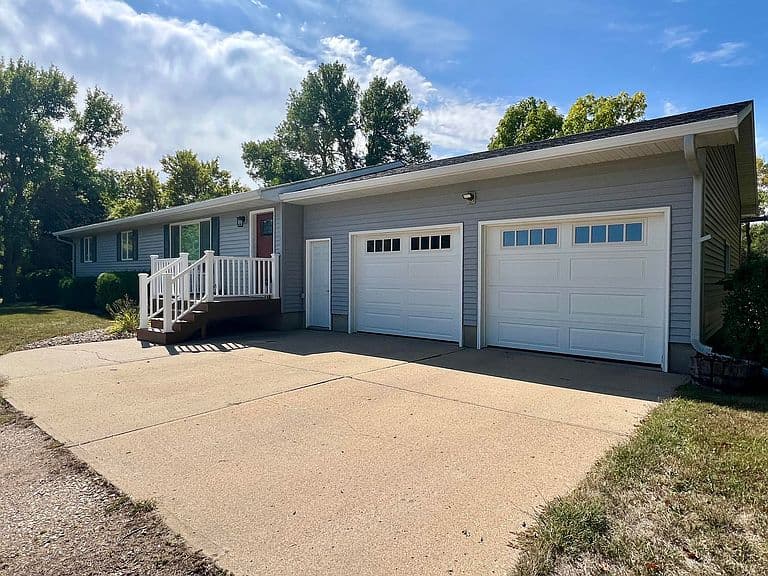 12979 Richmond Heights Dr photo 2