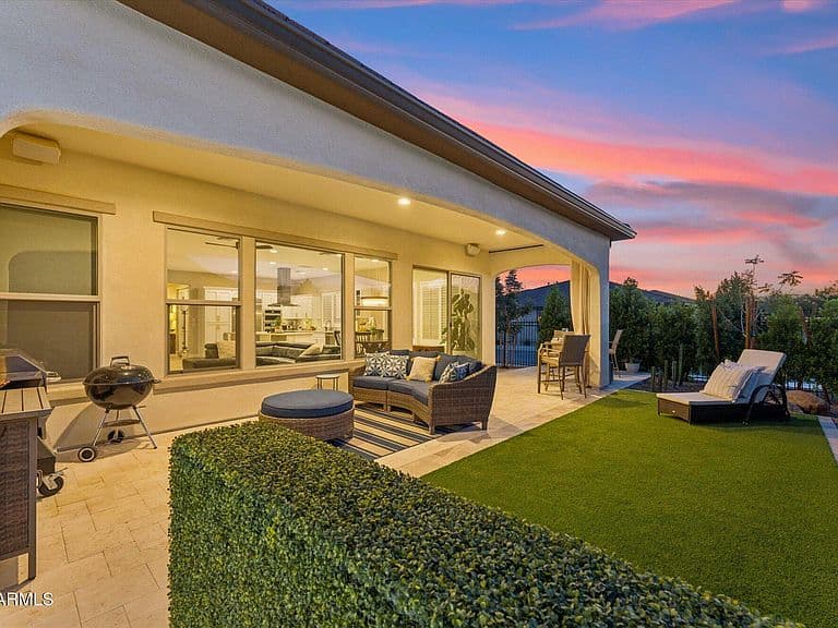550 E CITRUS HOLLOW Way photo 3