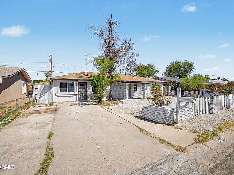 3406 W GLENROSA Avenue photo 3