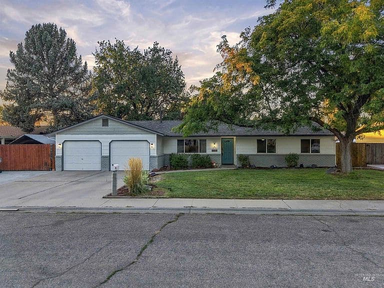 3425 N Buckboard Way photo 1