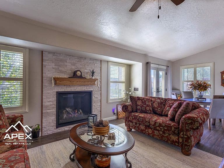 207 Bodine Dr photo 4