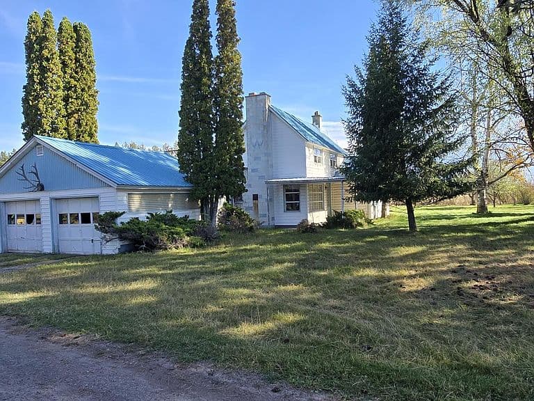 345 Wishart Rd photo 2