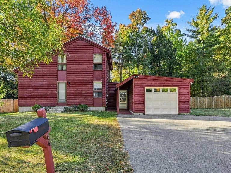 66 Robbins Road photo 3