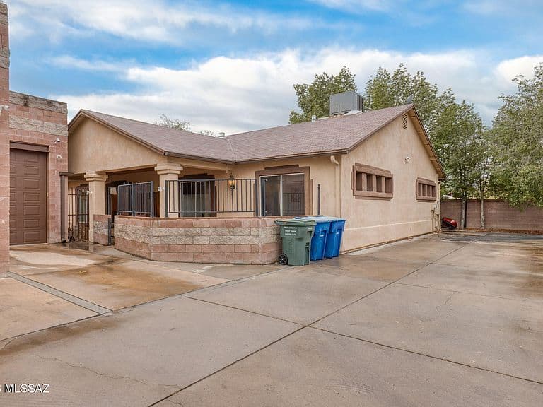 3206 E Glenn St photo 4