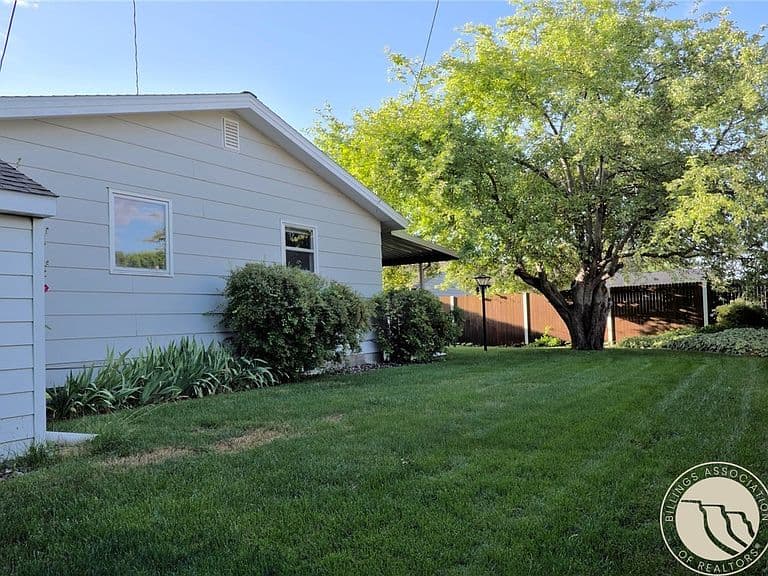 28 19th St W photo 3