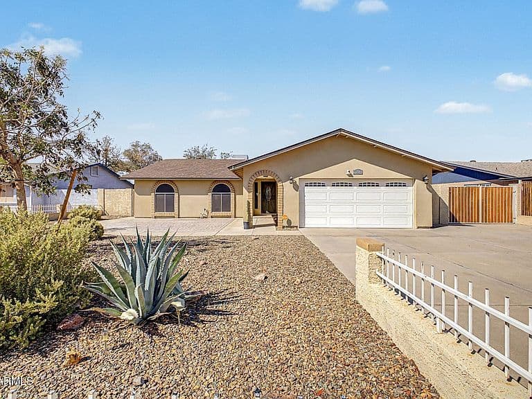 7208 W SUNNYSLOPE Lane photo 1