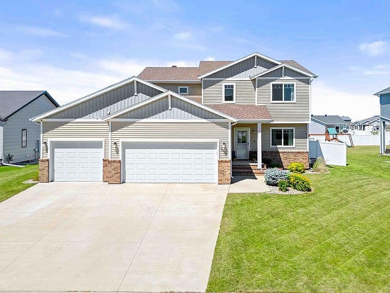 2420 Harbor Ln W photo 1