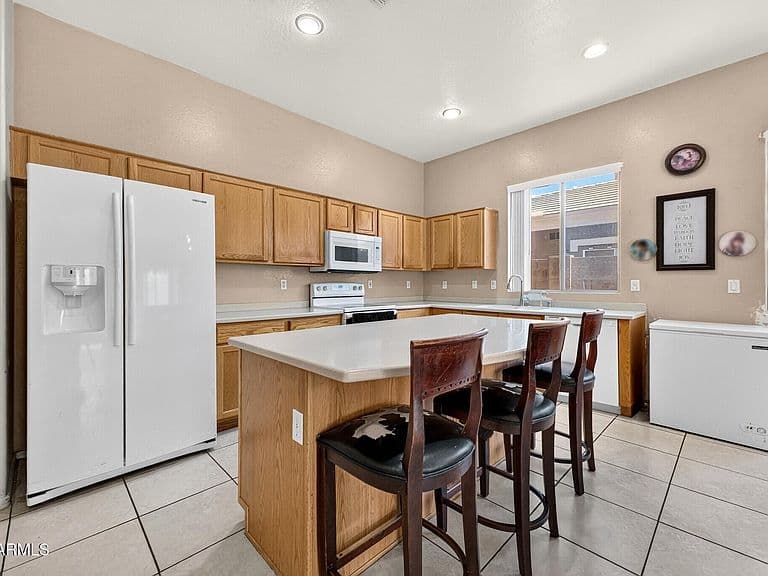 1813 E WINCHESTER Place photo 3