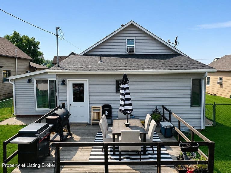 466 2nd Ave NW photo 5