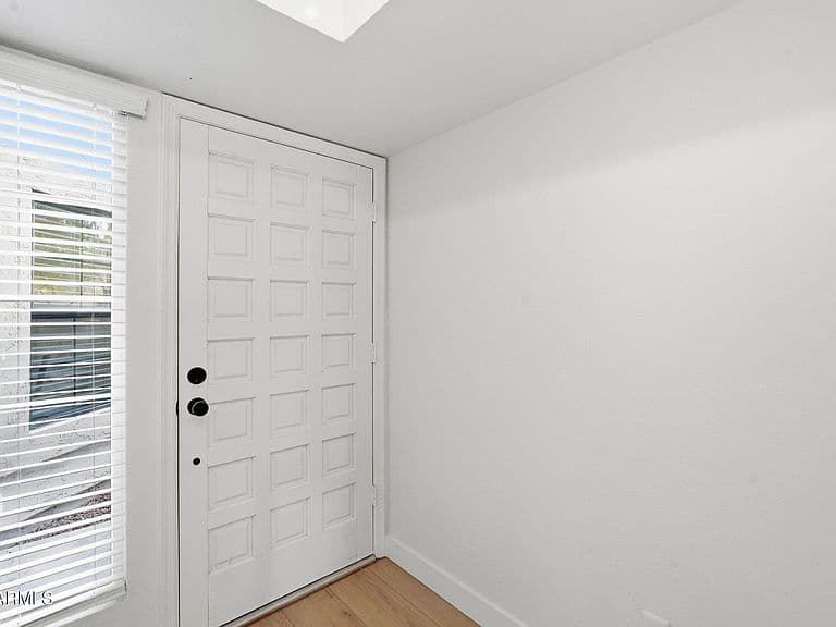 9408 W Morrow Drive photo 3