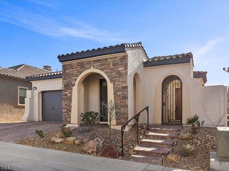 1011 Via Calderia Pl photo 3
