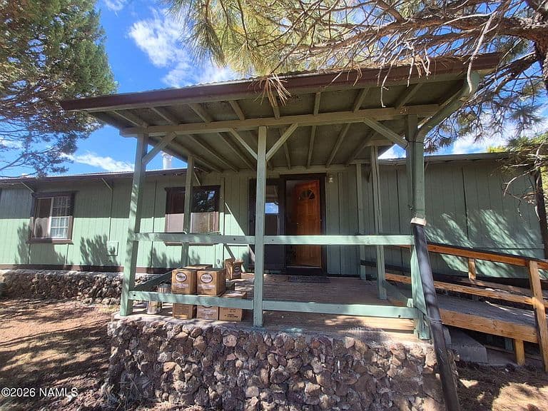 1112 E Tamarack St photo 3