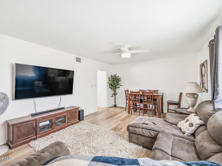 8202 E CAMBRIDGE Avenue photo 4