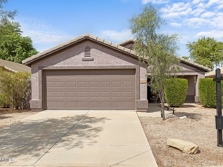 10126 E OBISPO Avenue photo 2