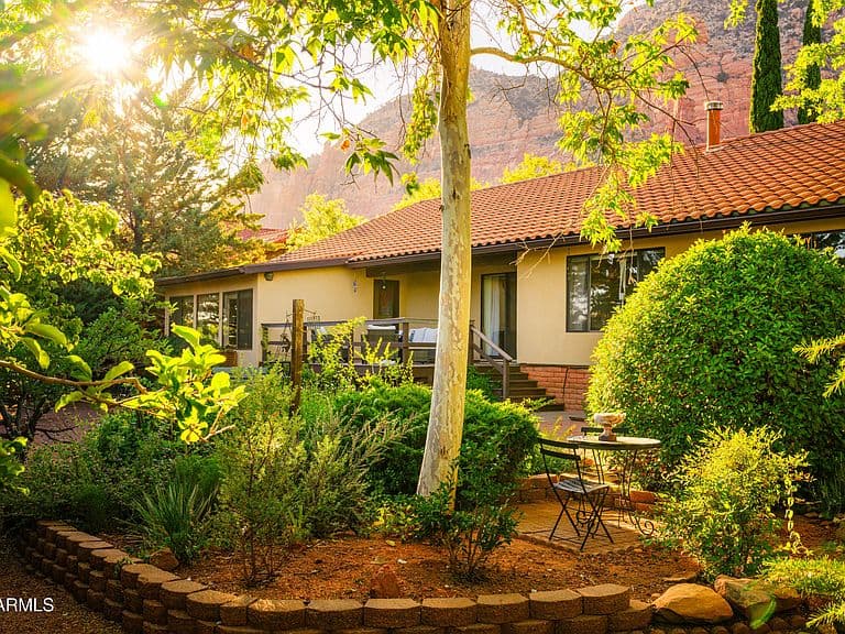 1040 RODEO Road photo 5