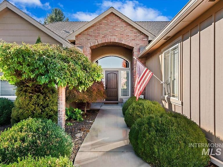 2899 N Silverleaf Way photo 2